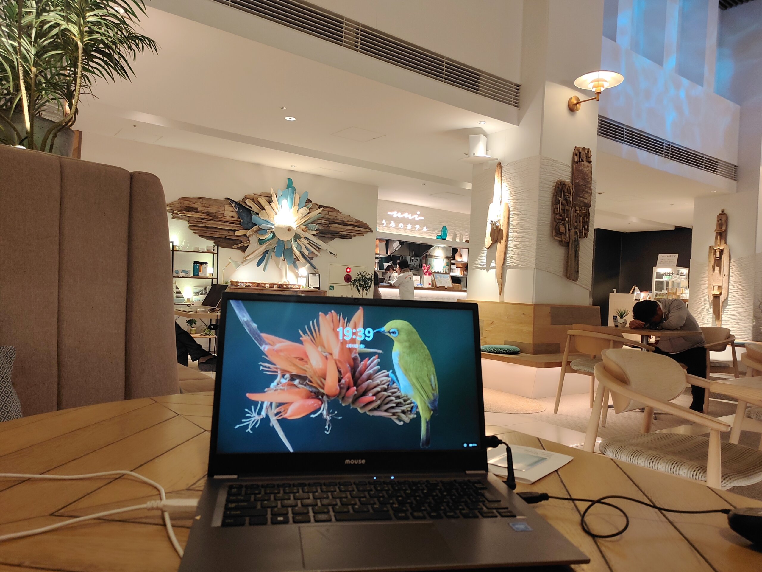 【葉山うみのホテル】ラウンジ