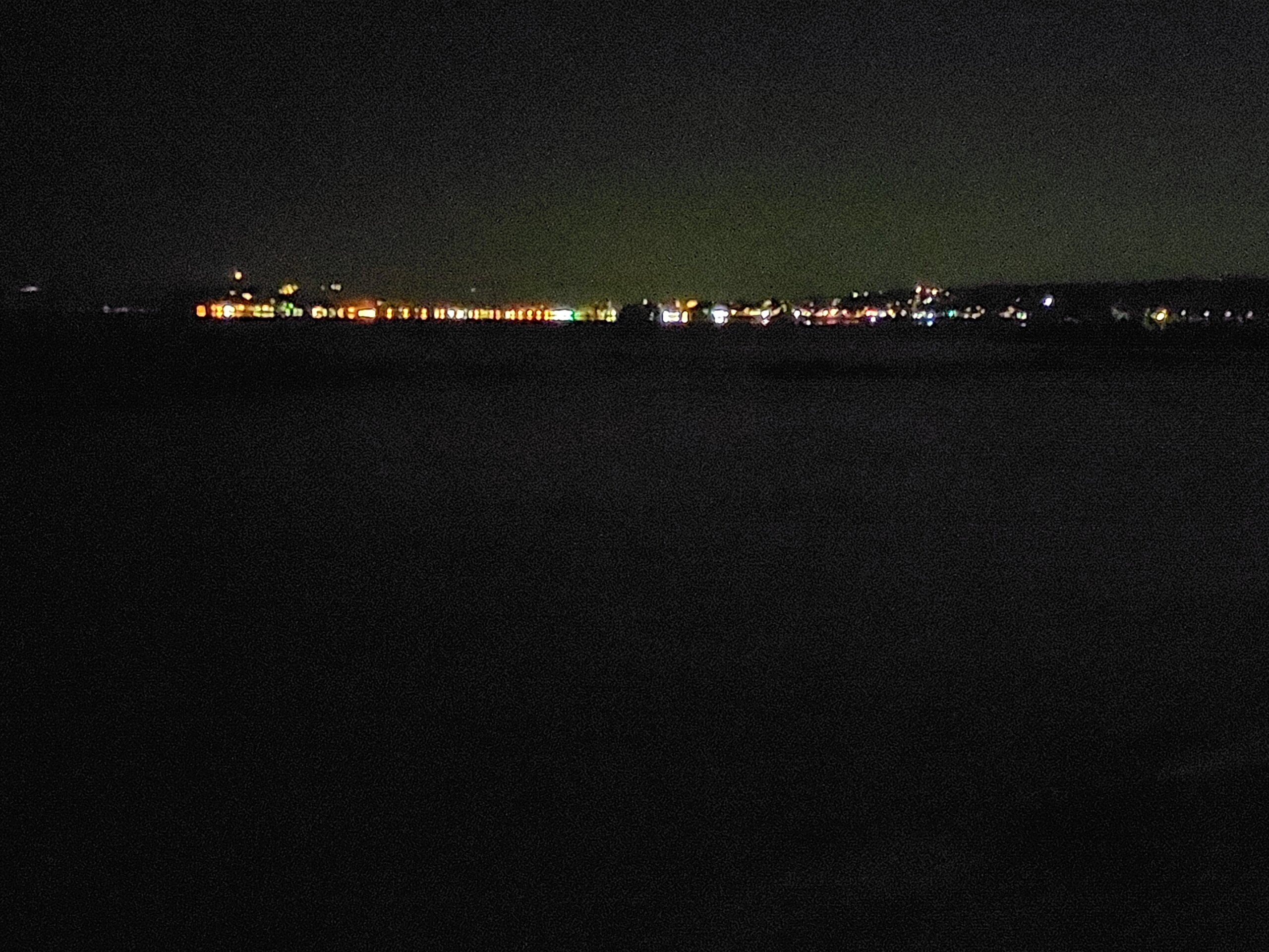 葉山うみのホテル前の海岸からの景色